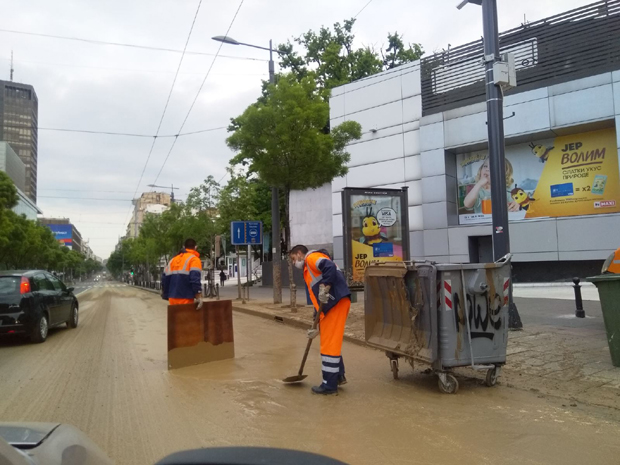 Пукла цев у центру Београда: Без воде потрошачи у овим улицама (ФОТО)